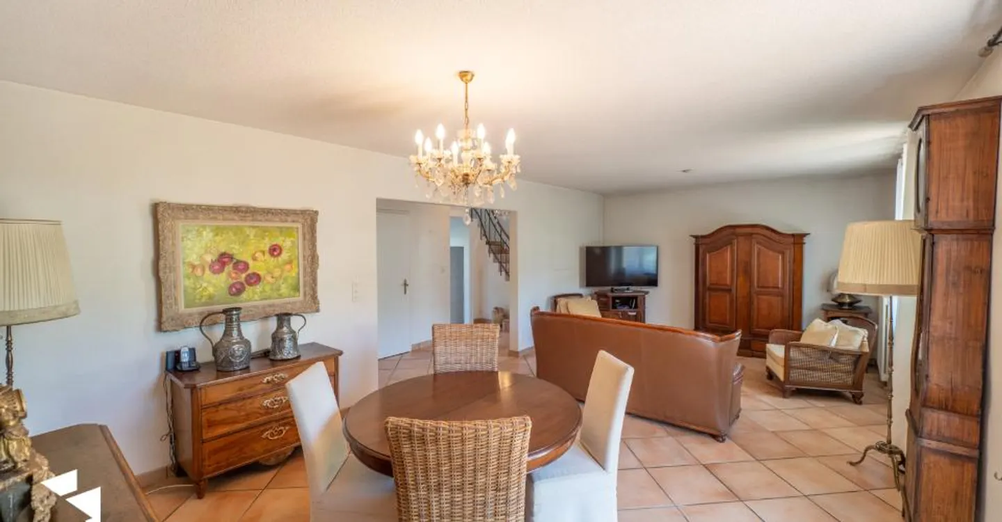 Fehr Real Estate - Well-maintained 5.5-room single-family house in a central location - Photo 2 of 13