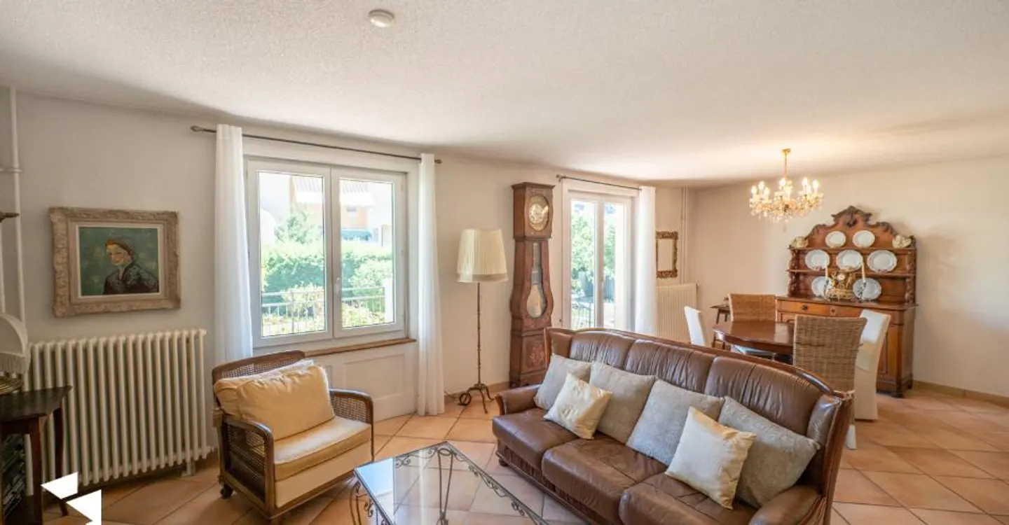 Fehr Real Estate - Well-maintained 5.5-room single-family house in a central location - Photo 3 of 13