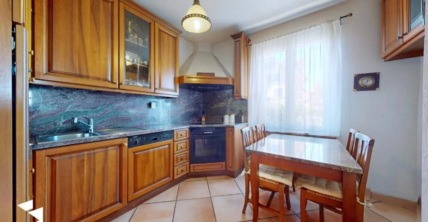 Fehr Real Estate - Well-maintained 5.5-room single-family house in a central location - Photo 4 of 13