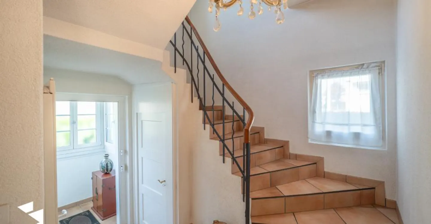 Fehr Real Estate - Well-maintained 5.5-room single-family house in a central location - Photo 5 of 13