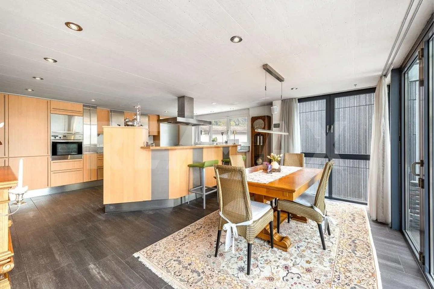 Well-maintained residential house with spacious terrace - Photo 5 of 13