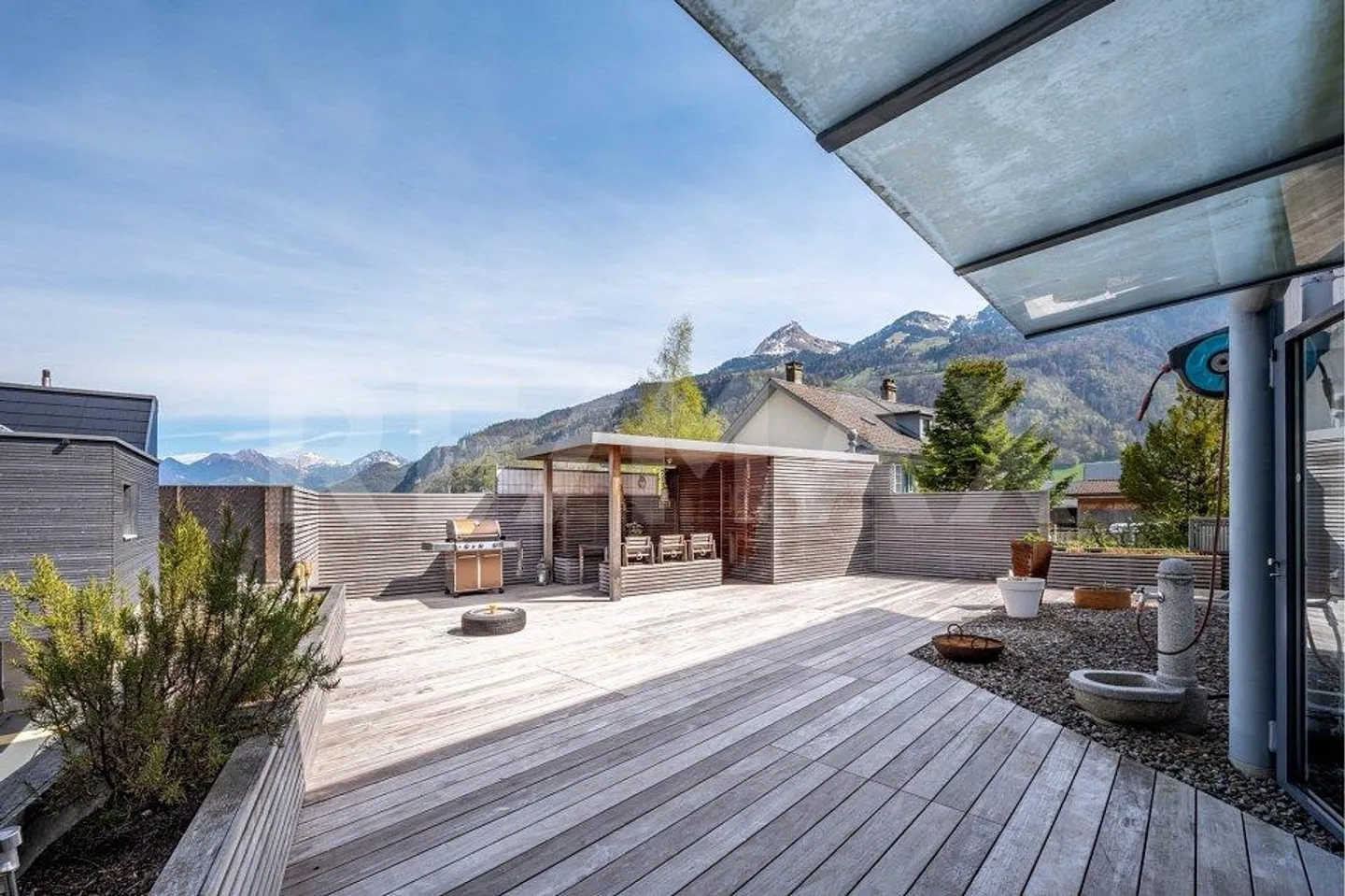 Well-maintained residential house with spacious terrace - Photo 7 of 13