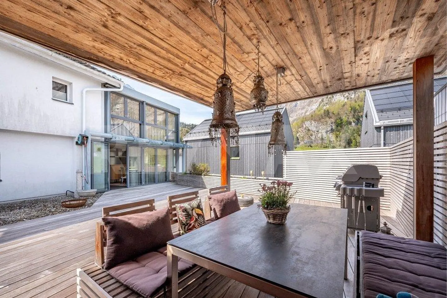 Well-maintained residential house with spacious terrace - Photo 8 of 13