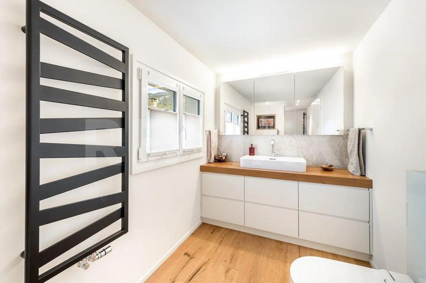 Well-maintained residential house with spacious terrace - Photo 10 of 13