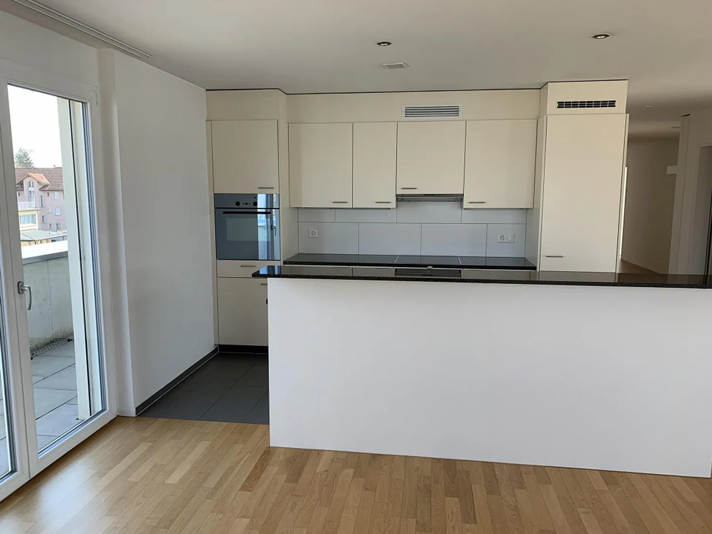 Moderne Attikawohnung mit Aussicht - Foto 3 von 13