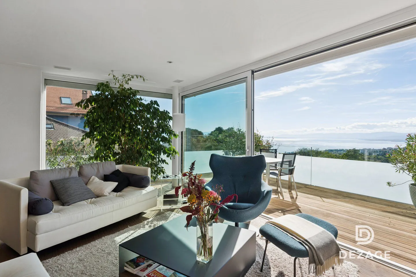 Magnificent duplex with house spirit, direct elevator, garden and breathtaking view of the Lake! - Photo 2 of 13