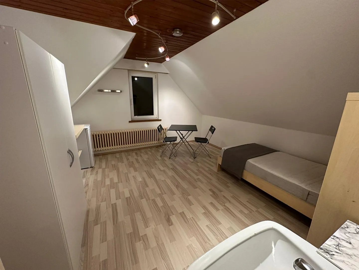 Studio (1 room) for rent - Photo 5 of 6