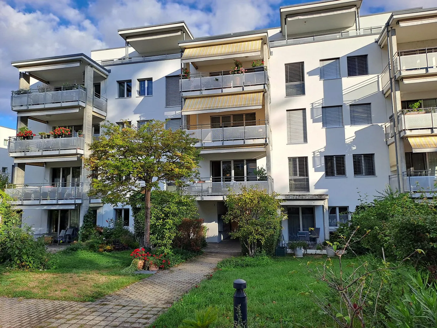 Bright, spacious 3½-room apartment with balcony - Photo 1 of 7
