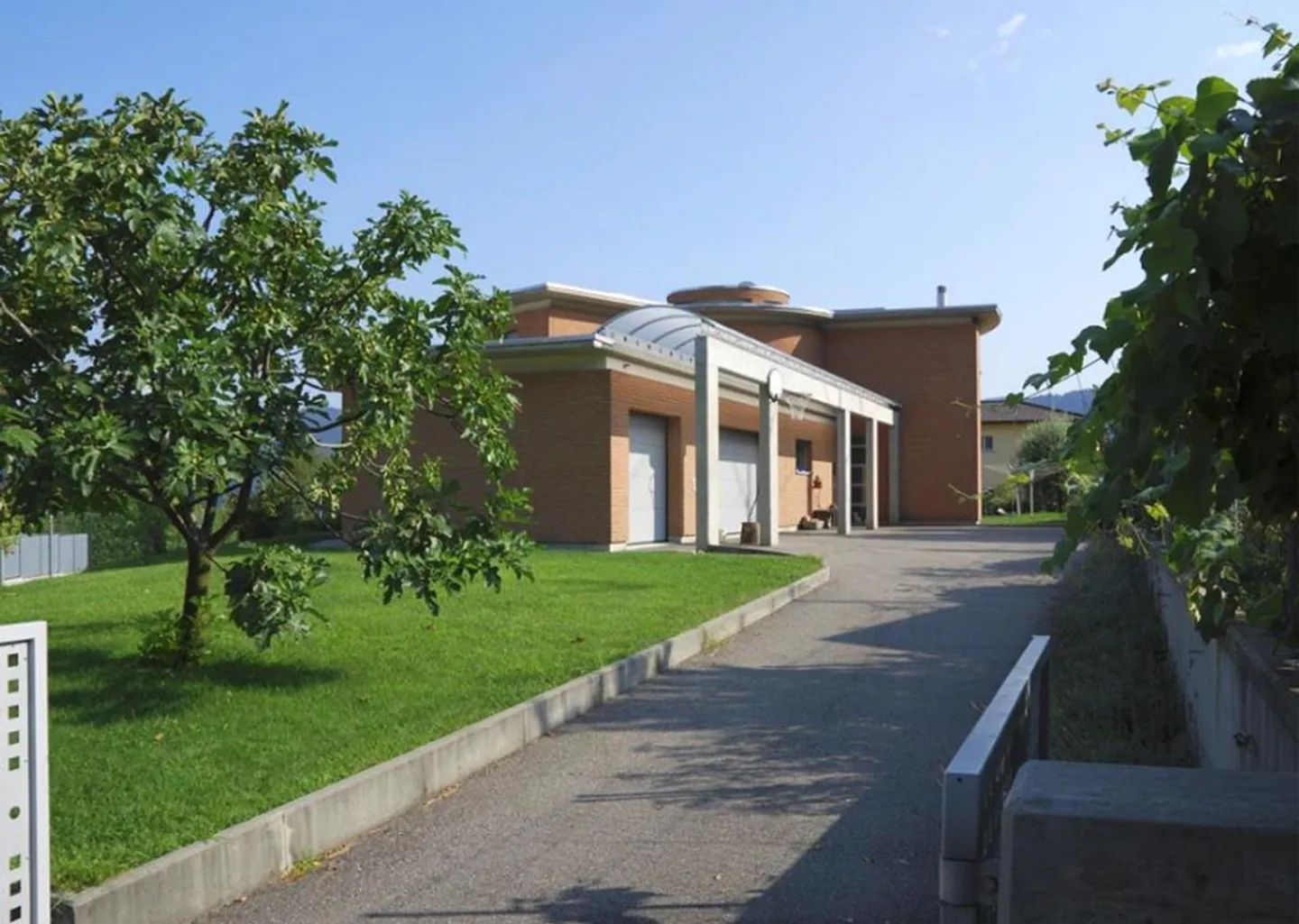 Villa with Swimming Pool - Photo 6 of 17