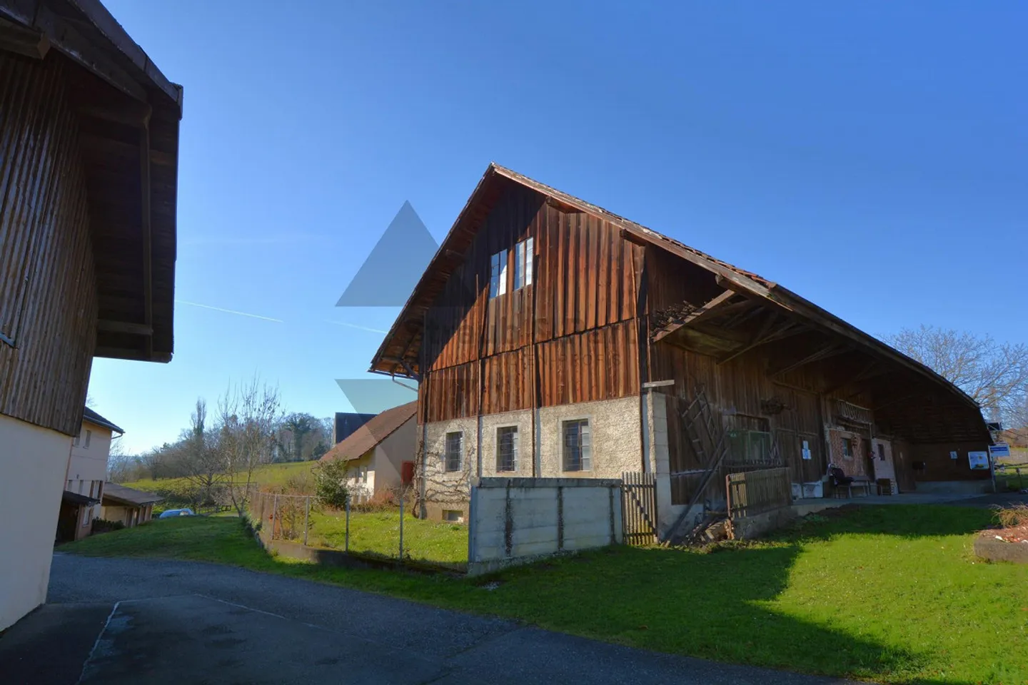 TERRENO INTERESSANTE | POSIZIONE MOLTO SOLEGGIATA E TRANQUILLA | ZONA VILLAGGIO - Foto 3 di 7