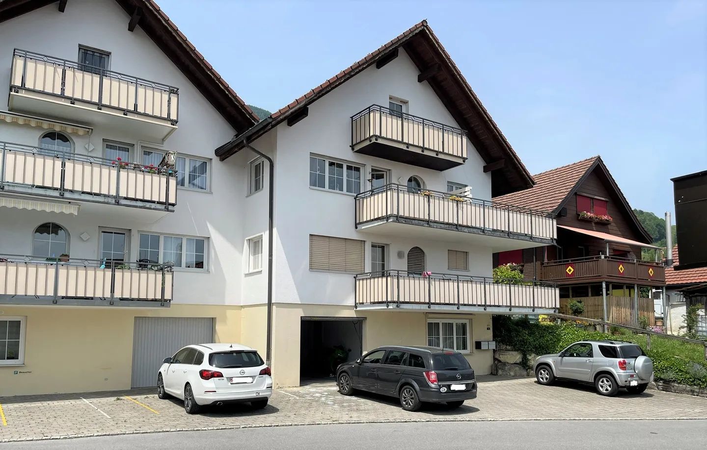 Family-friendly 4.5-room apartment on the raised ground floor in a quiet location - Photo 1 of 15