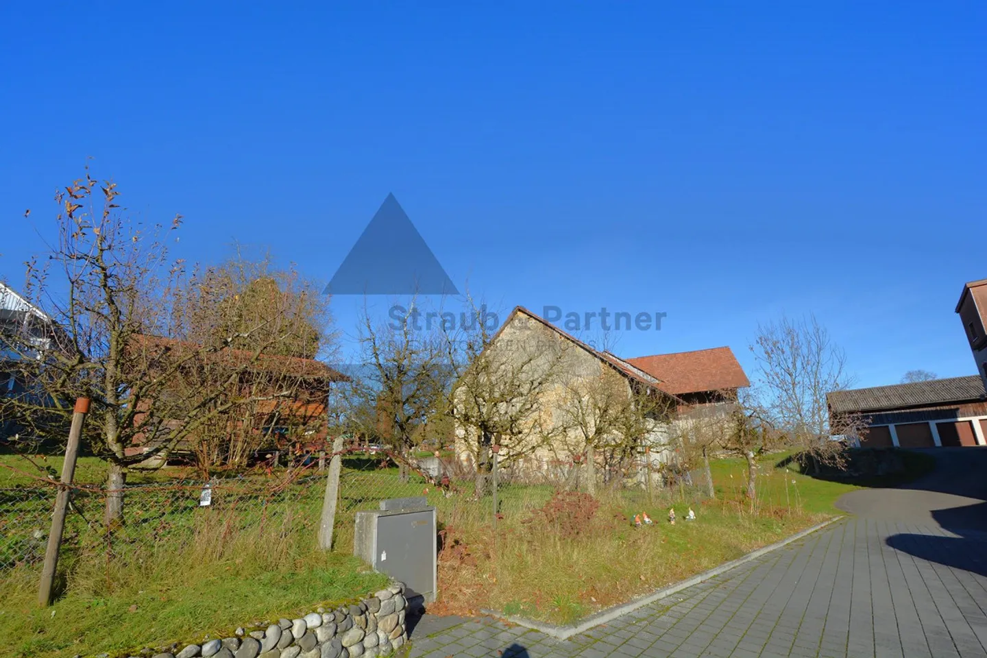 TERRENO INTERESSANTE | POSIZIONE MOLTO SOLEGGIATA E TRANQUILLA | ZONA VILLAGGIO - Foto 6 di 7