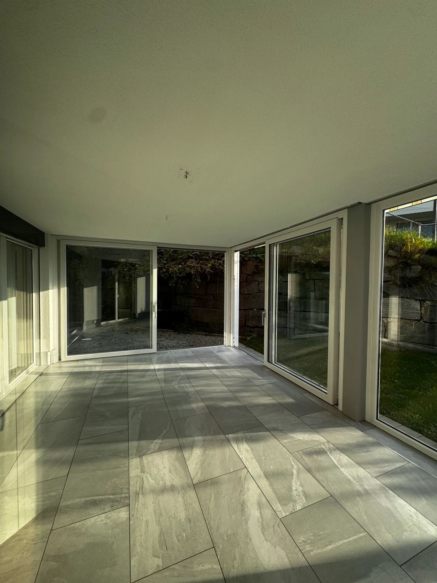 La tua nuova casa: affascinante appartamento di 5,5 stanze con giardino d'inverno - Foto 2 di 15