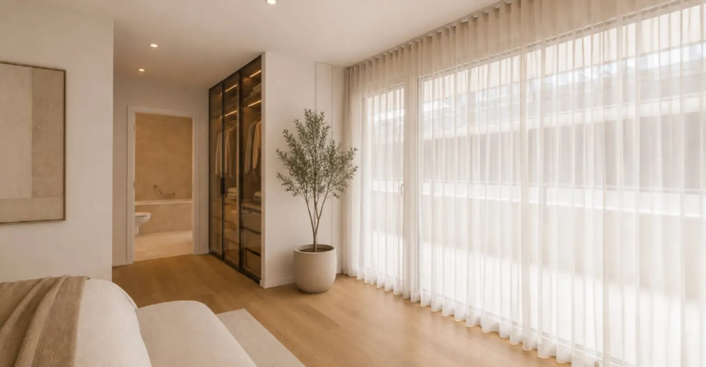 4,5-Zimmer-Luxuswohnung. Blick auf den See und großer überdachter Balkon von 76m2. - Foto 3 von 5
