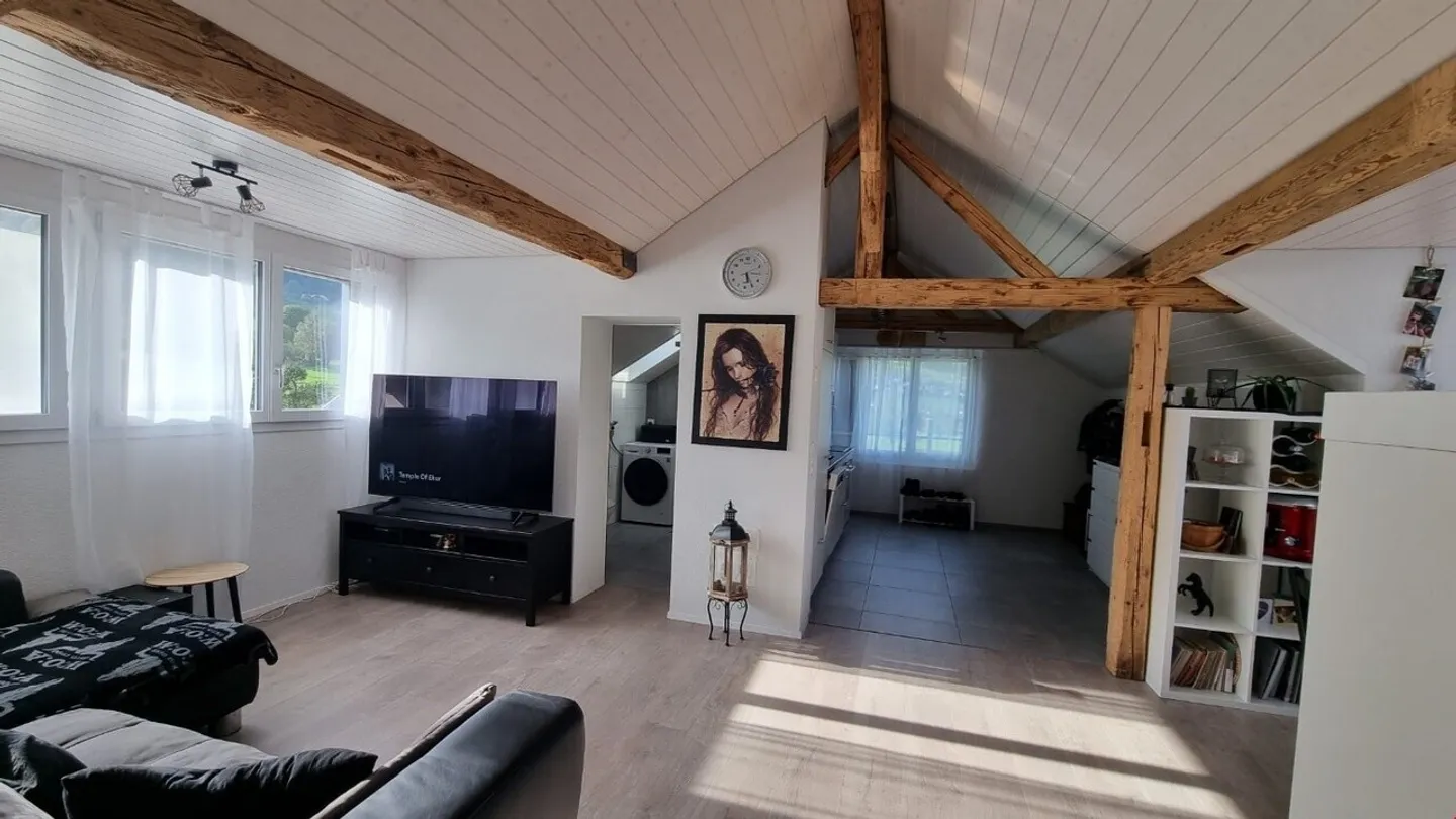 Appartement rénové avec jardin - Photo 2 sur 9