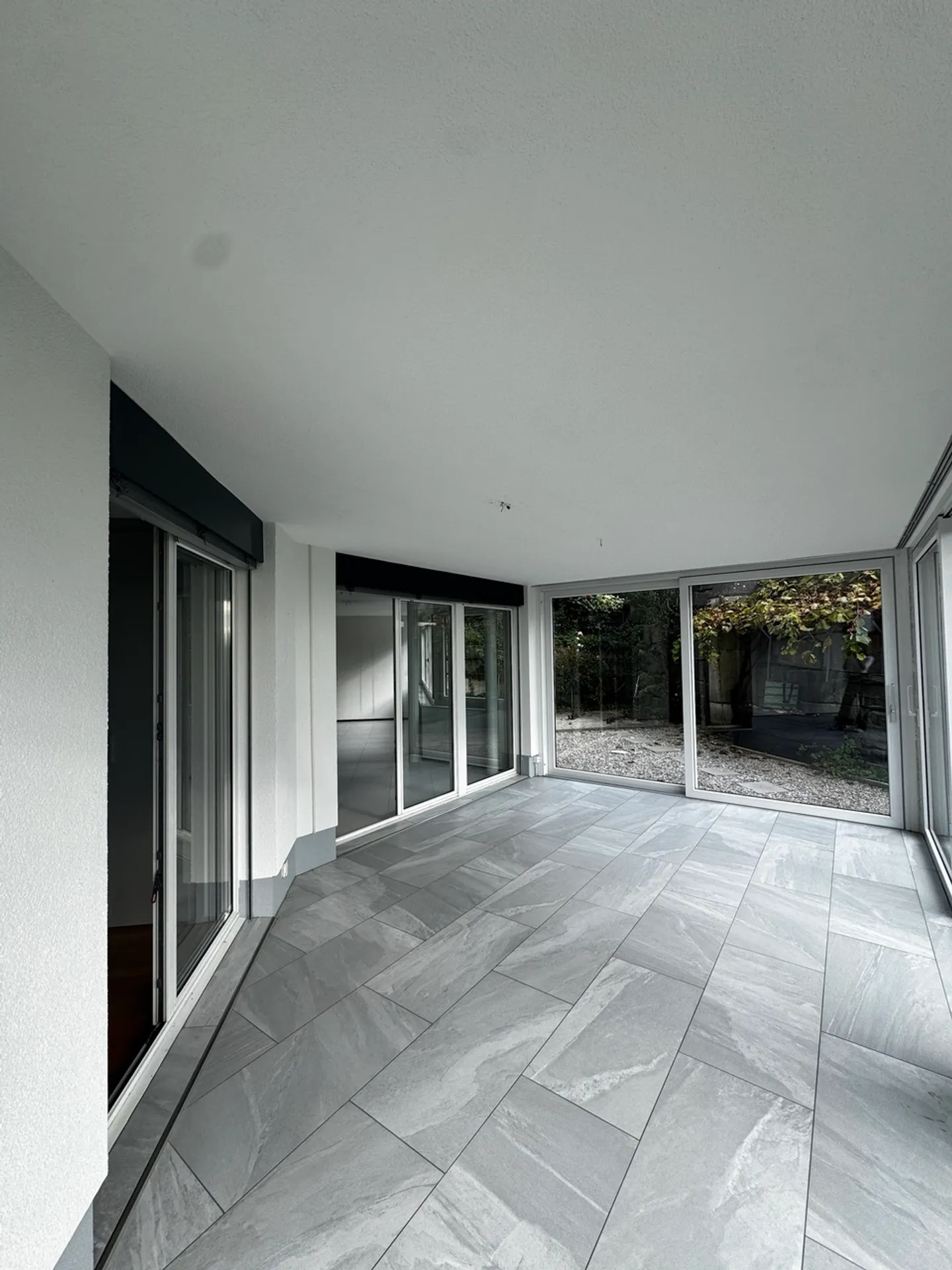La tua nuova casa: affascinante appartamento di 5,5 stanze con giardino d'inverno - Foto 3 di 15