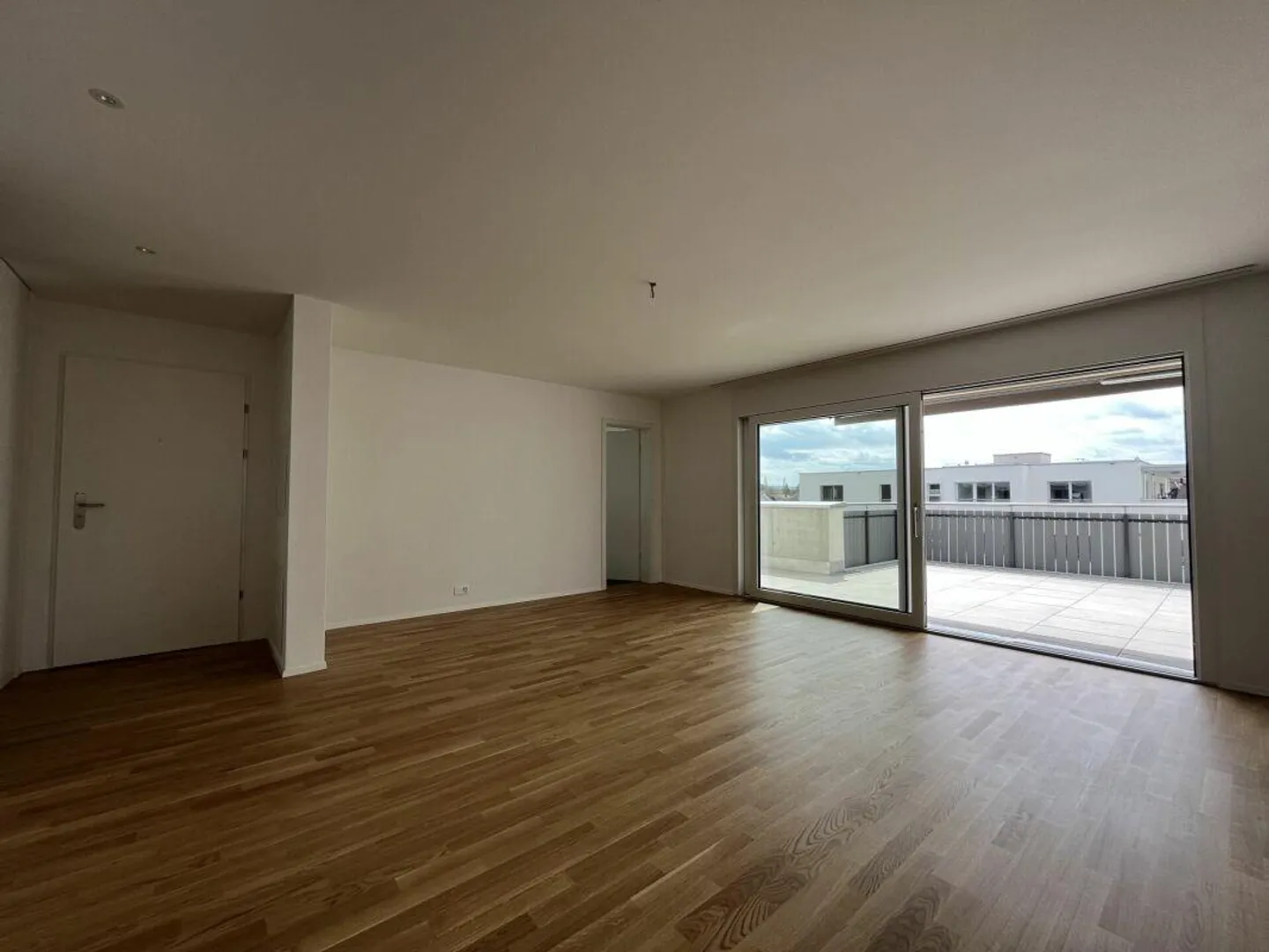 Dreamlike 3.5-room penthouse apartment with two terraces - Photo 5 of 14