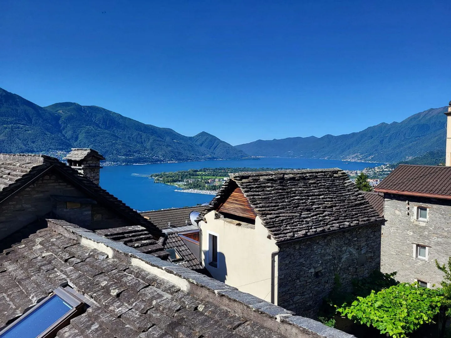 Casa ticinese originale nel nucleo di Brione s.Minusio - Foto 2 di 9