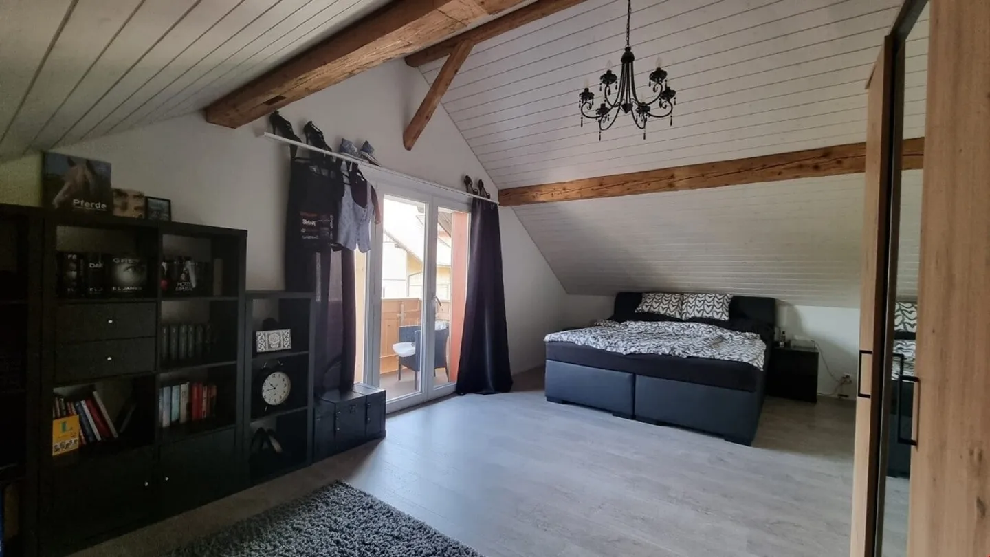 Appartement rénové avec jardin - Photo 3 sur 9