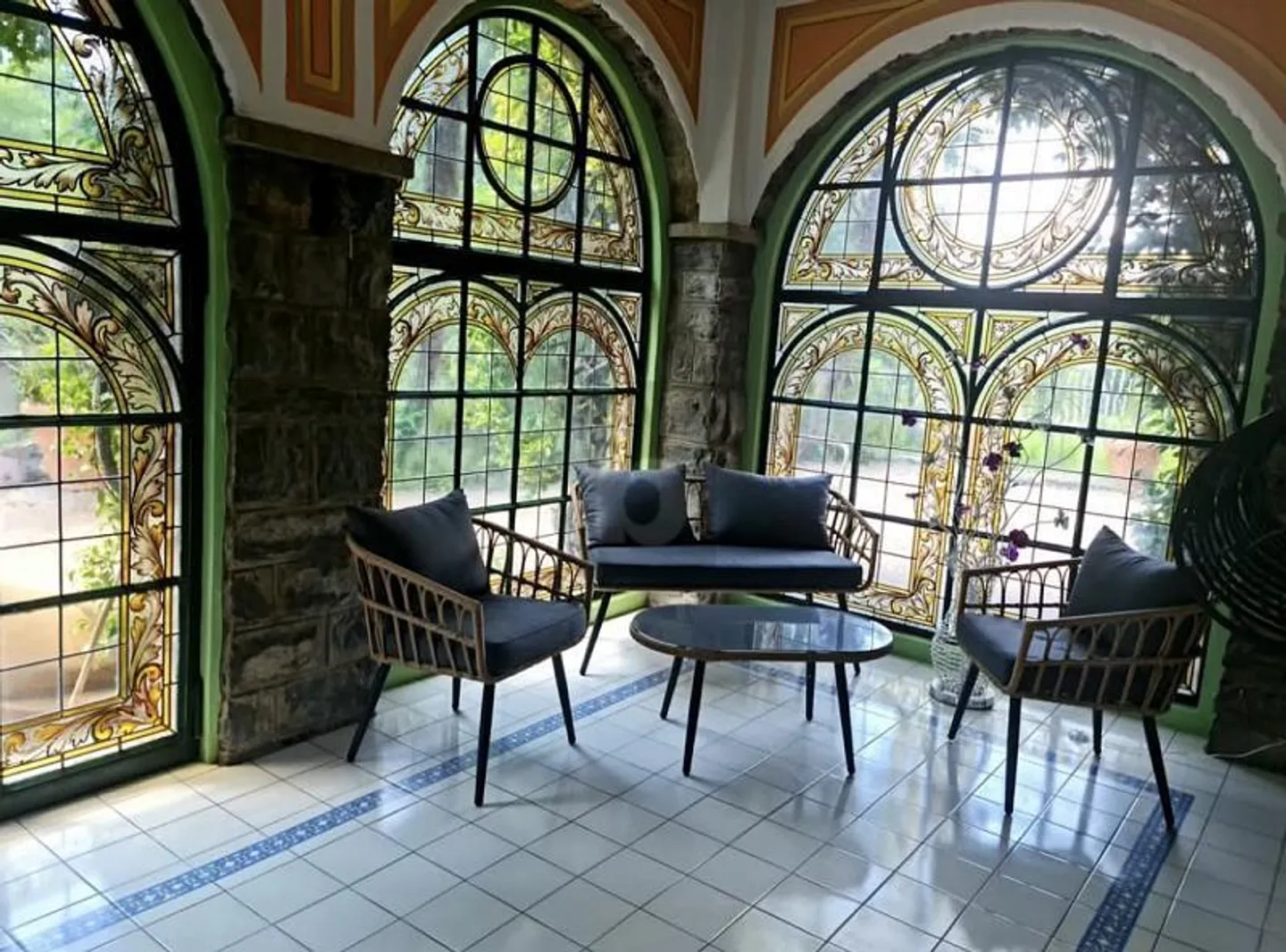 Villa con campo da tennis privato - Foto 4 di 6