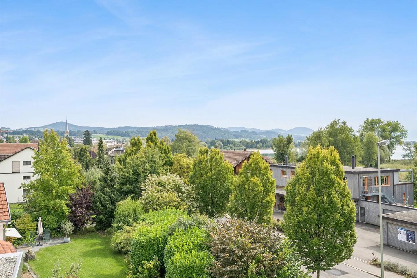 Spacious 5.5-room penthouse apartment with 50m2 terrace near the lake - Photo 1 of 26