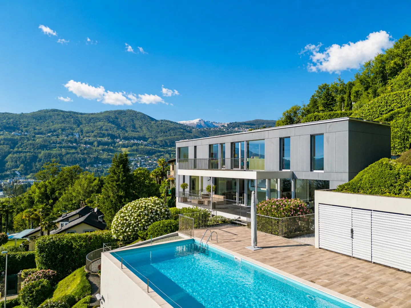 Twin Lake Residence - Modern villa on Lake Lugano - Photo 1 of 16