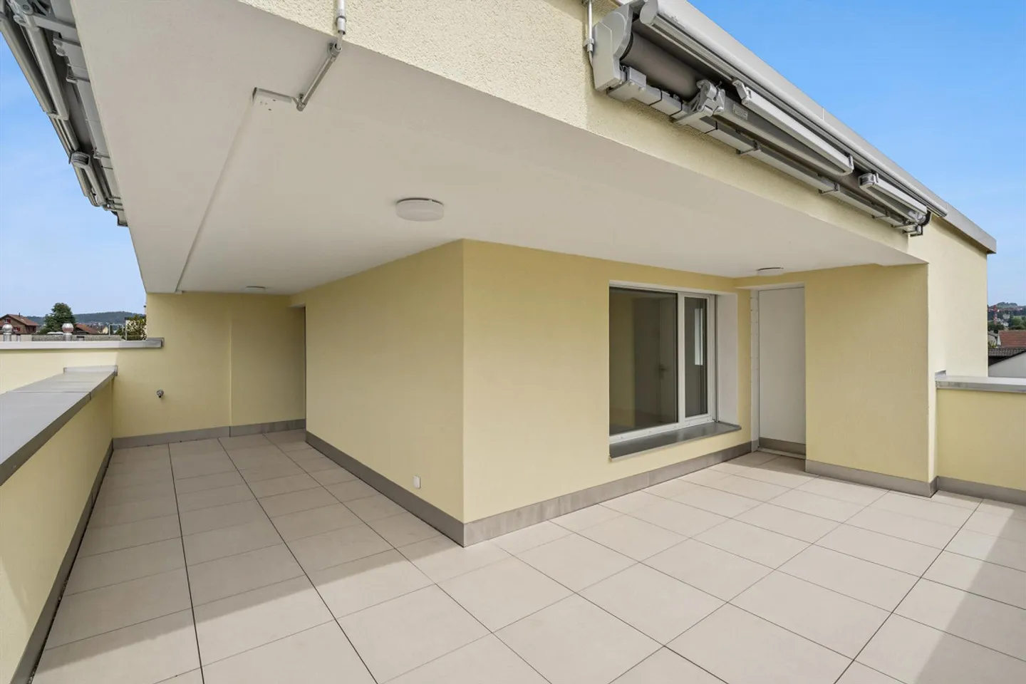Spacious 5.5-room penthouse apartment with 50m2 terrace near the lake - Photo 3 of 26