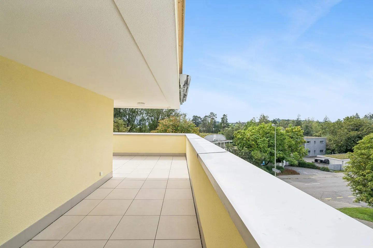 Spacious 5.5-room penthouse apartment with 50m2 terrace near the lake - Photo 4 of 26