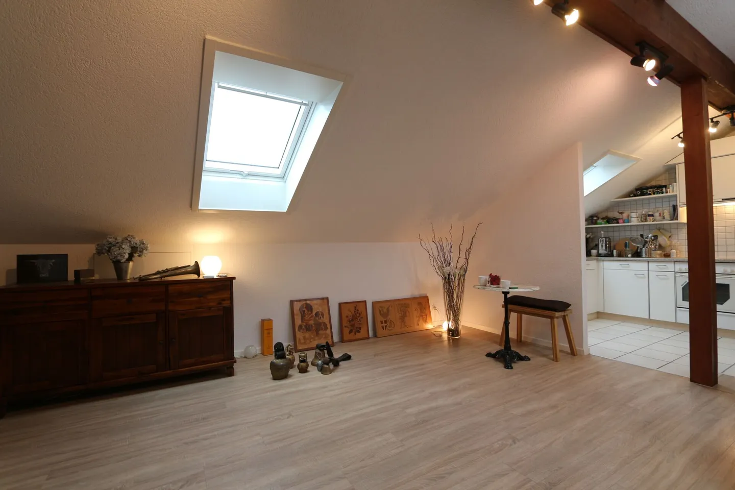 Appartamento attraente all'ultimo piano a Muttenz - Foto 3 di 7