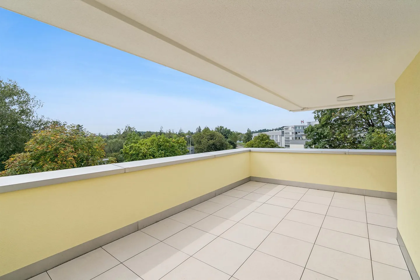 Spacious 5.5-room penthouse apartment with 50m2 terrace near the lake - Photo 5 of 26