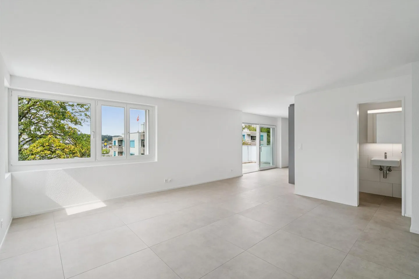 Spacious 5.5-room penthouse apartment with 50m2 terrace near the lake - Photo 8 of 26