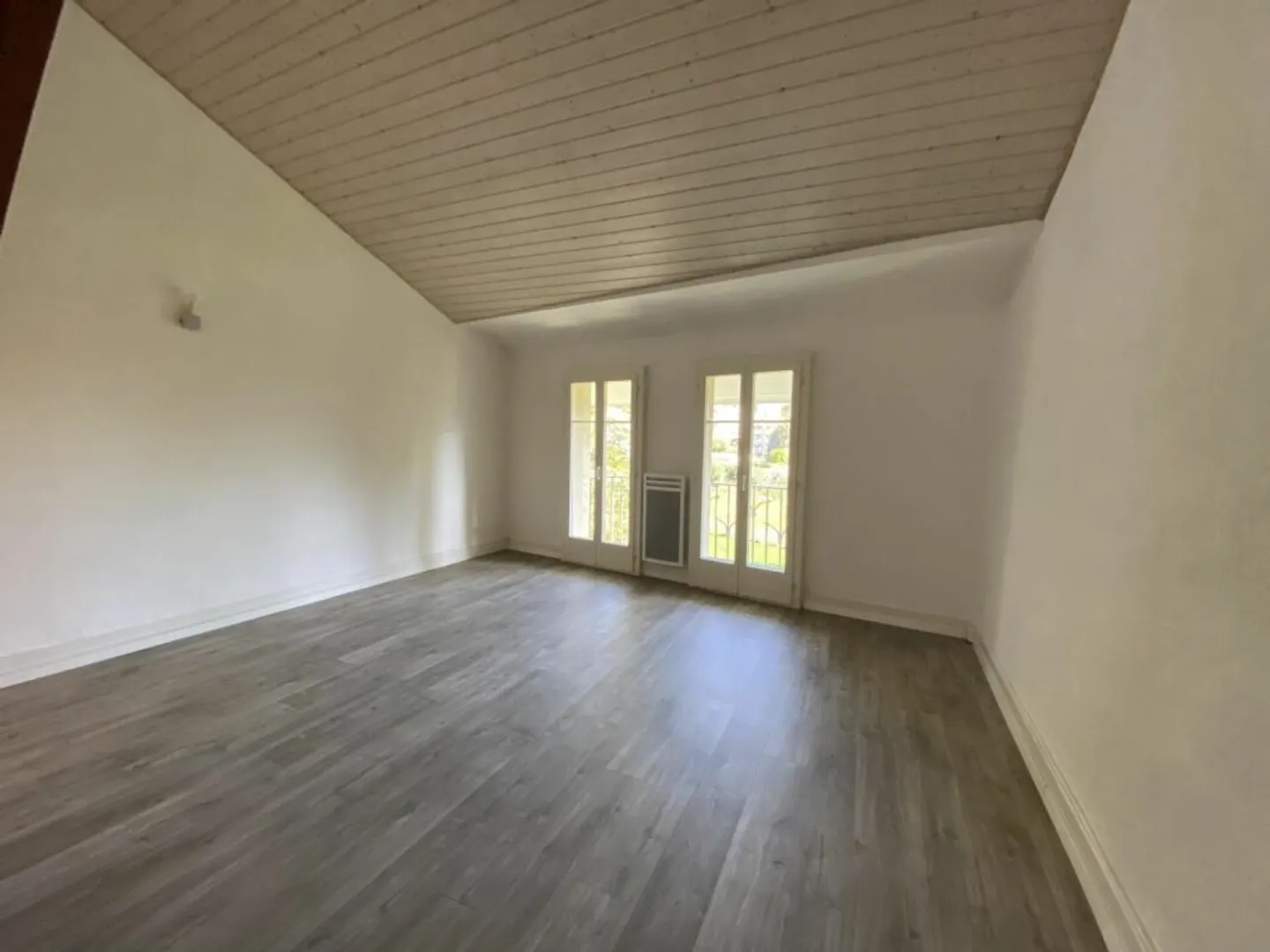 Charming Penthouse Apartment - Photo 4 of 9