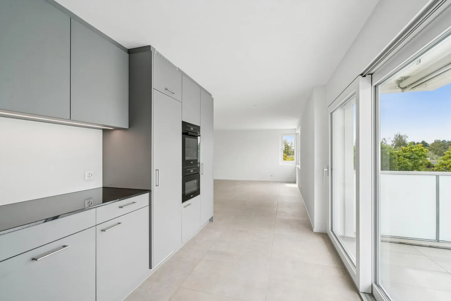 Spacious 5.5-room penthouse apartment with 50m2 terrace near the lake - Photo 11 of 26