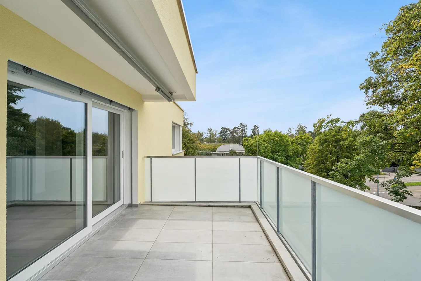 Spacious 5.5-room penthouse apartment with 50m2 terrace near the lake - Photo 12 of 26