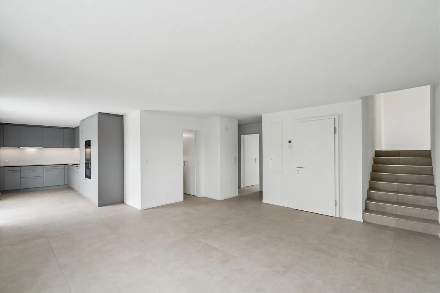 Spacious 5.5-room penthouse apartment with 50m2 terrace near the lake - Photo 9 of 26