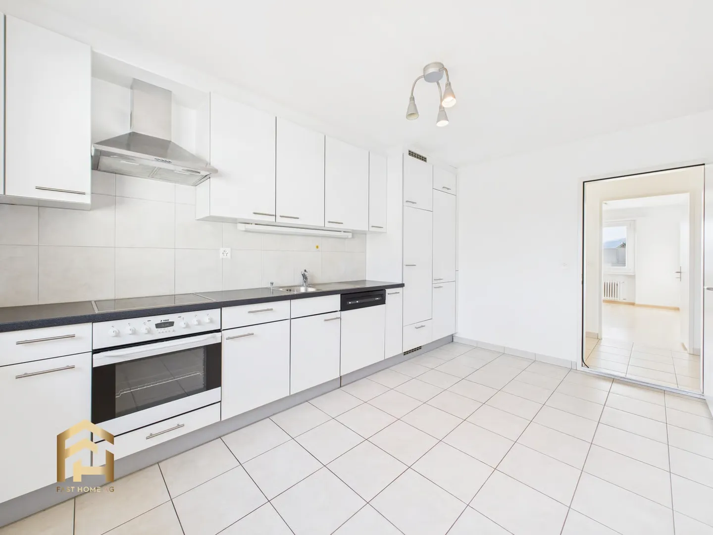 Family-friendly 4.5-room apartment with balcony - Photo 2 of 13