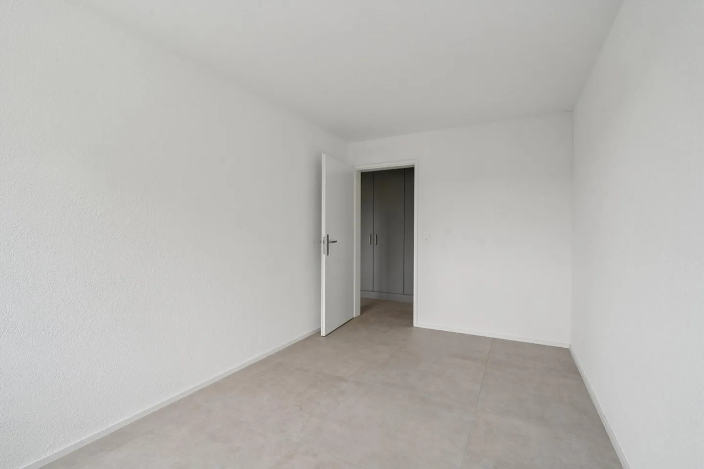 Spacious 5.5-room penthouse apartment with 50m2 terrace near the lake - Photo 17 of 26