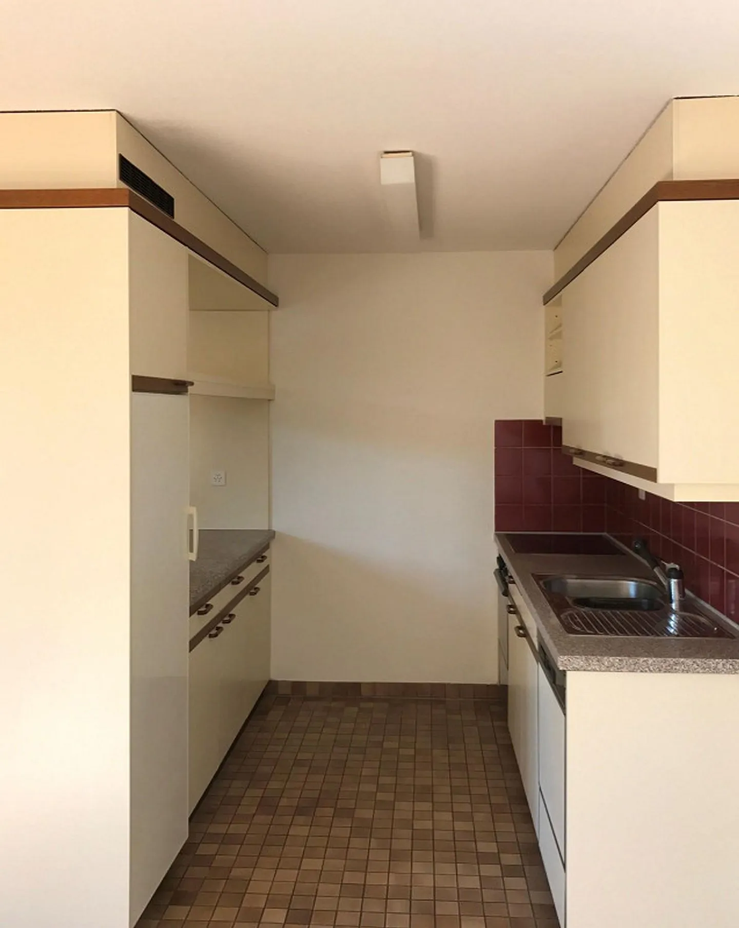 Temporary Living Directly at Stauffacher! (TEMPORARY until March 31, 2027) - Photo 4 of 9