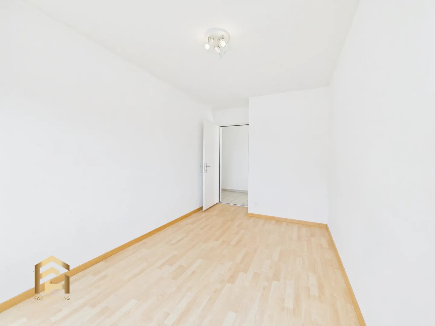 Family-friendly 4.5-room apartment with balcony - Photo 8 of 13