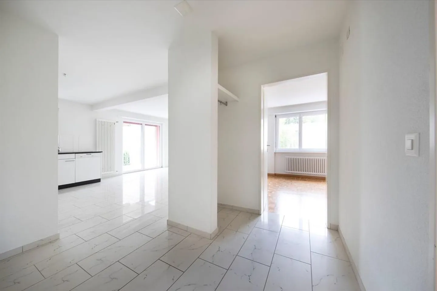 Appartement lumineux avec grand balcon - Photo 2 sur 7