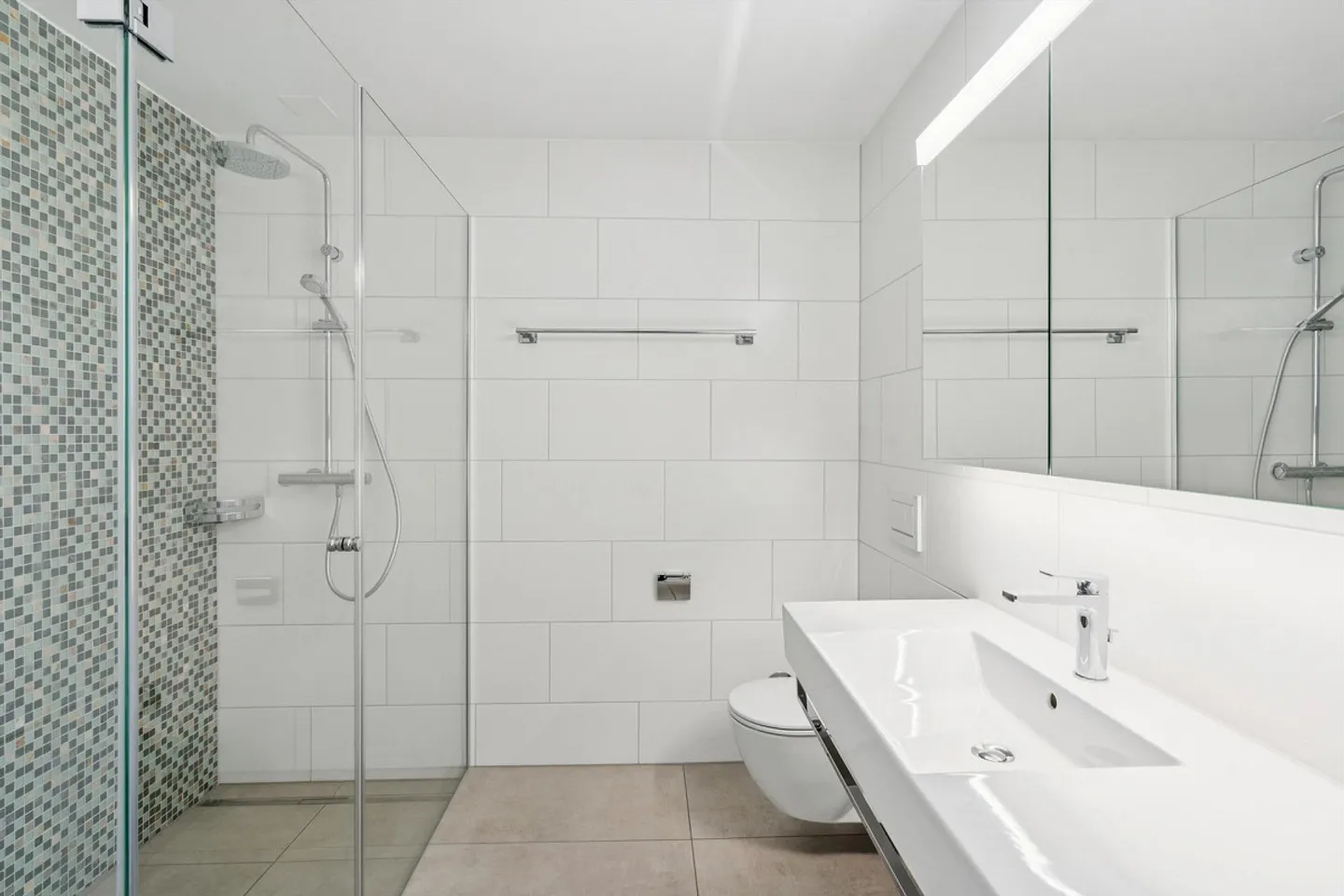 Spacious 5.5-room penthouse apartment with 50m2 terrace near the lake - Photo 20 of 26