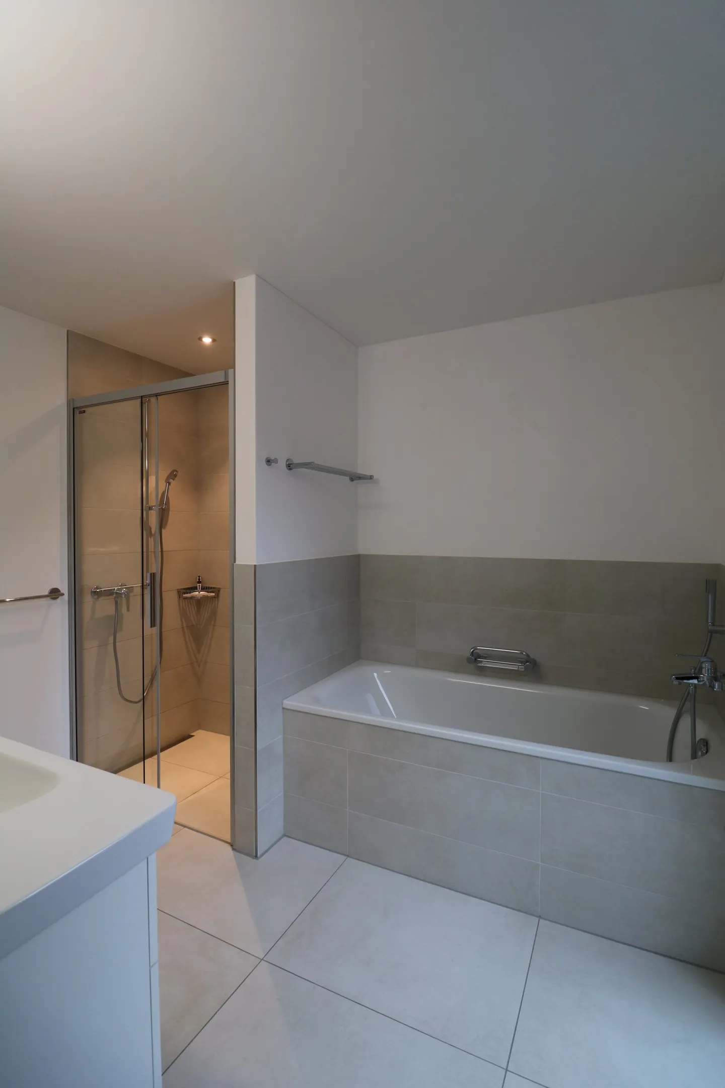 Light-flooded 3 ½ room apartment with large balcony and breathtaking lake view - Photo 7 of 15