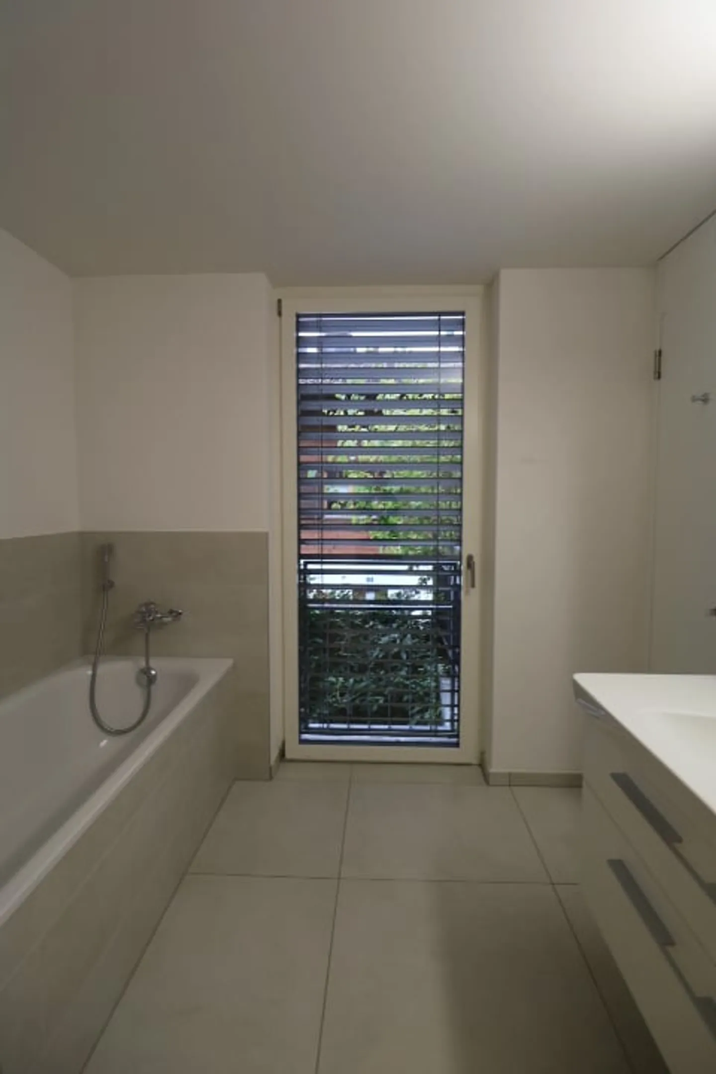 Light-flooded 3 ½ room apartment with large balcony and breathtaking lake view - Photo 8 of 15