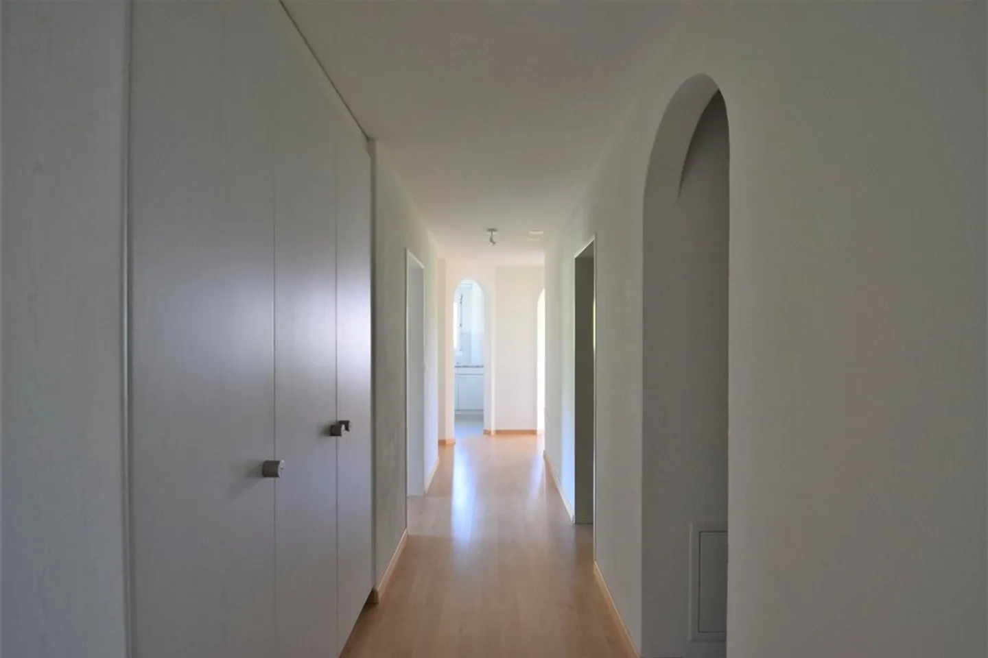 Cozy living in a sunny location - Photo 4 of 9