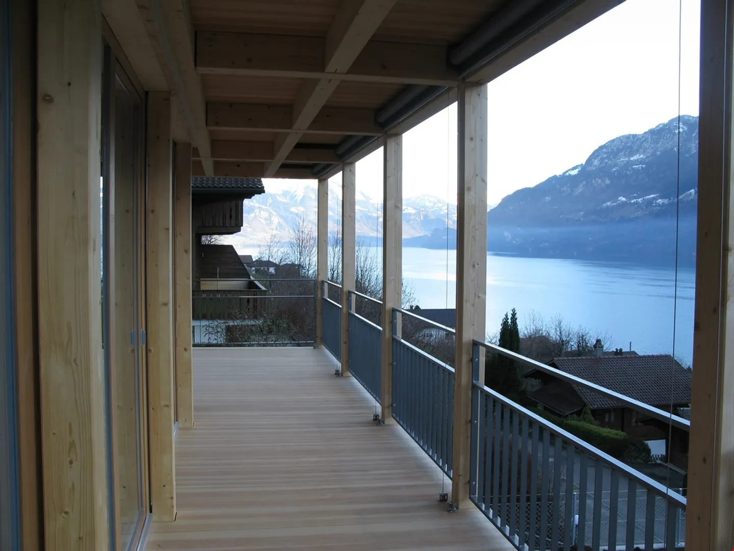 Light-flooded 3 ½ room apartment with large balcony and breathtaking lake view - Photo 1 of 15