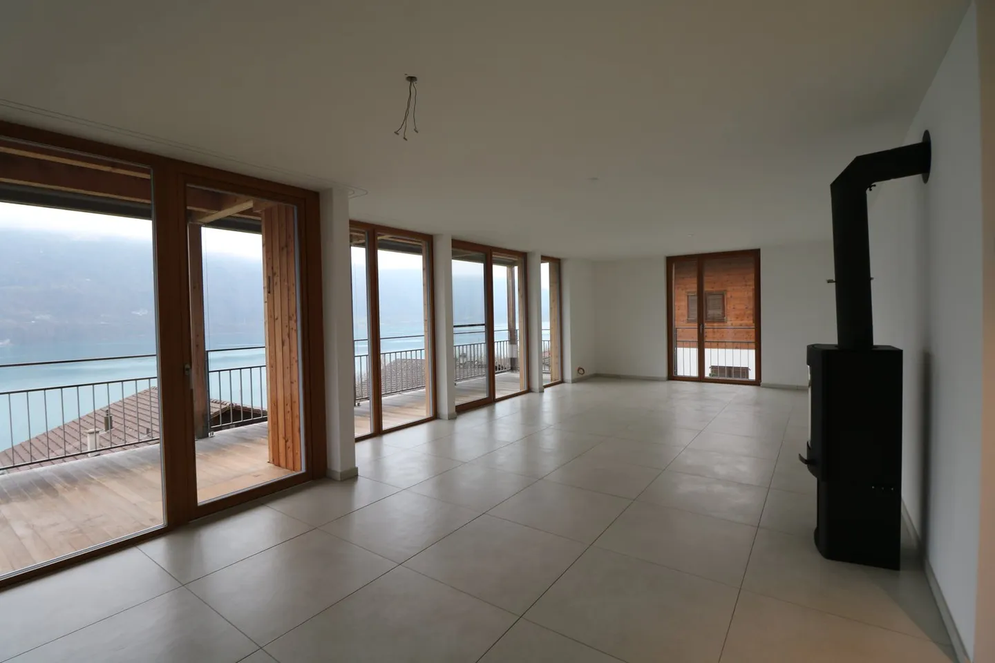 Light-flooded 3 ½ room apartment with large balcony and breathtaking lake view - Photo 4 of 15