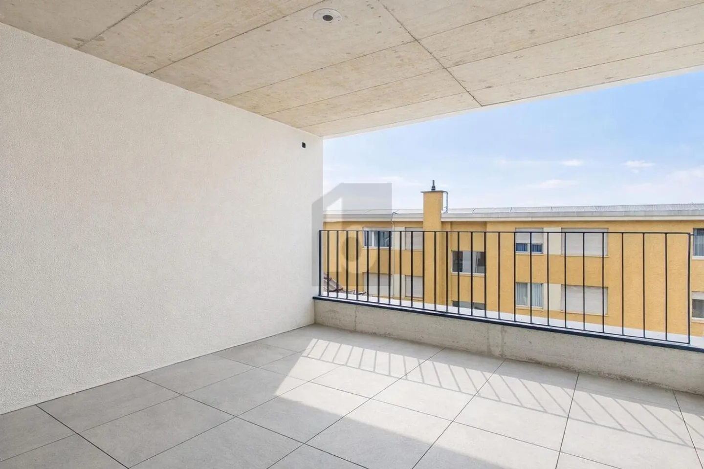 Moderne Attika-Wohnung in Remetschwil - Foto 2 von 4