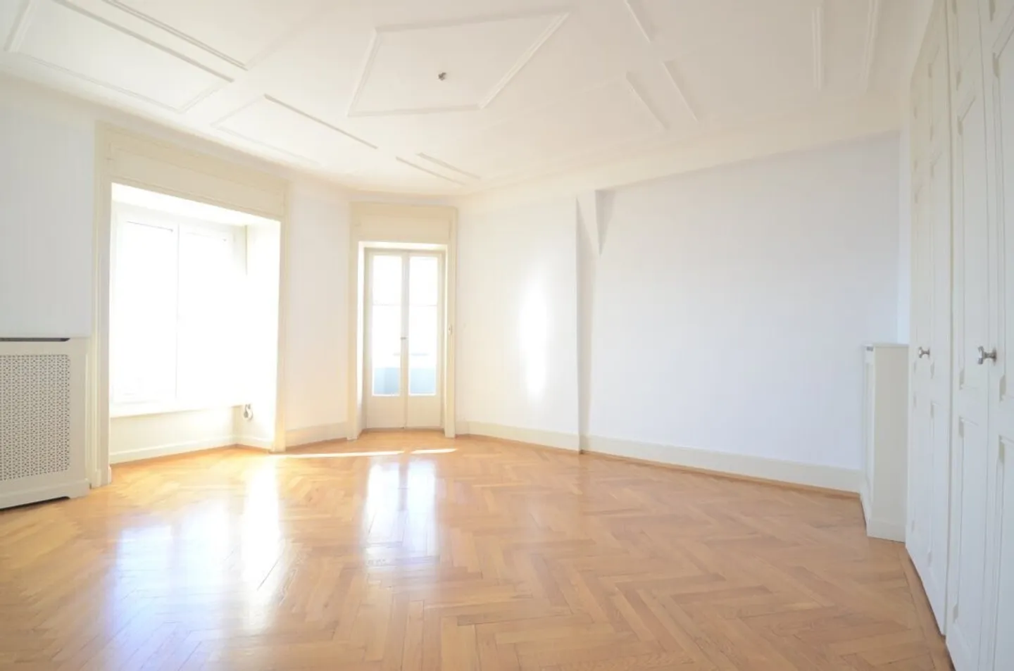 Appartement Élégant avec Vue Lac - Photo 2 sur 12