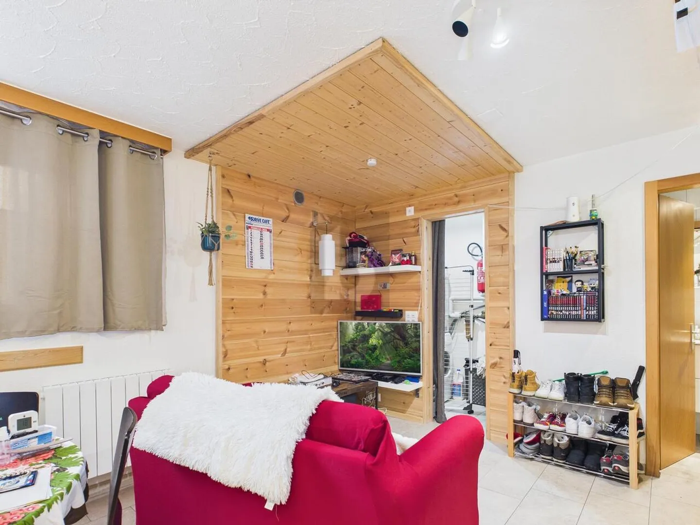 Quiet, Stylish and Full of Character - Photo 4 of 6