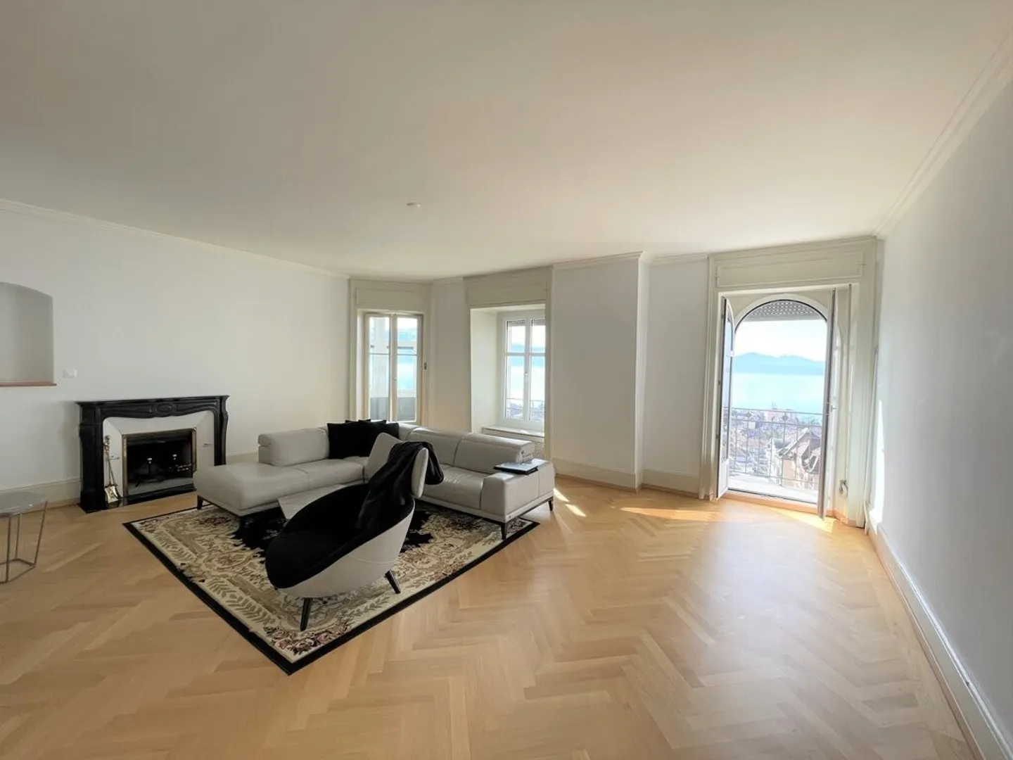 Appartement Élégant avec Vue Lac - Photo 7 sur 12